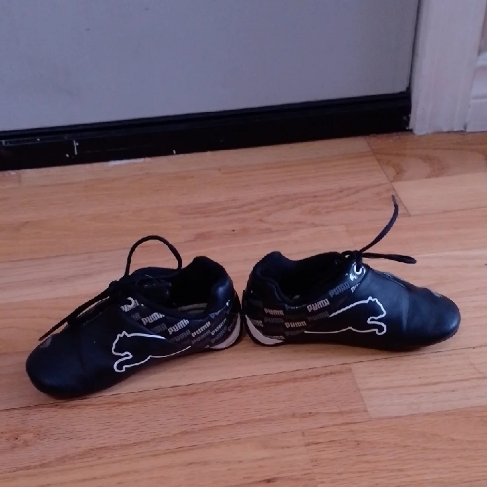 Puma Kids Black Sneakers with White Accents - Picture 8 of 10